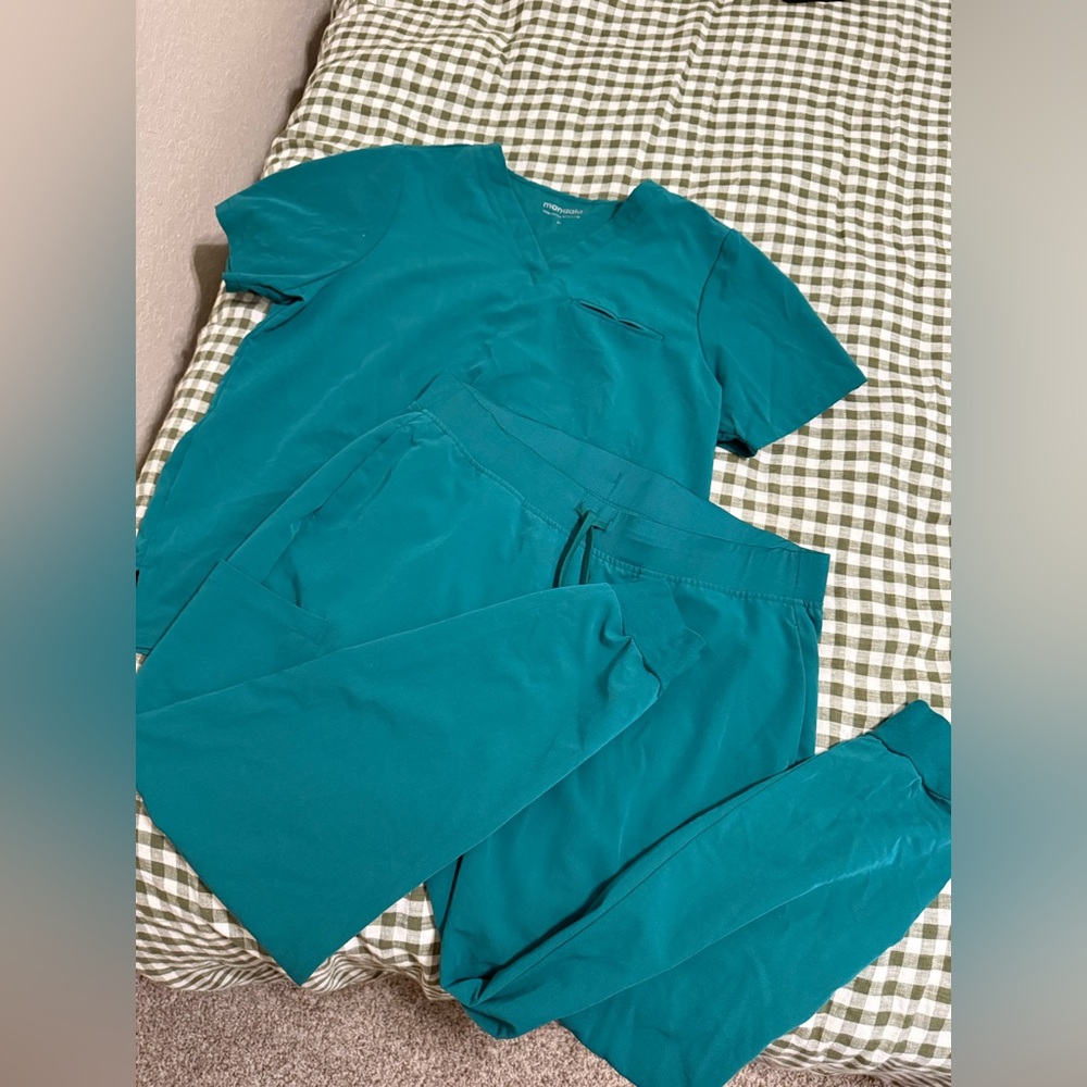 Green Mandala Scrub Set